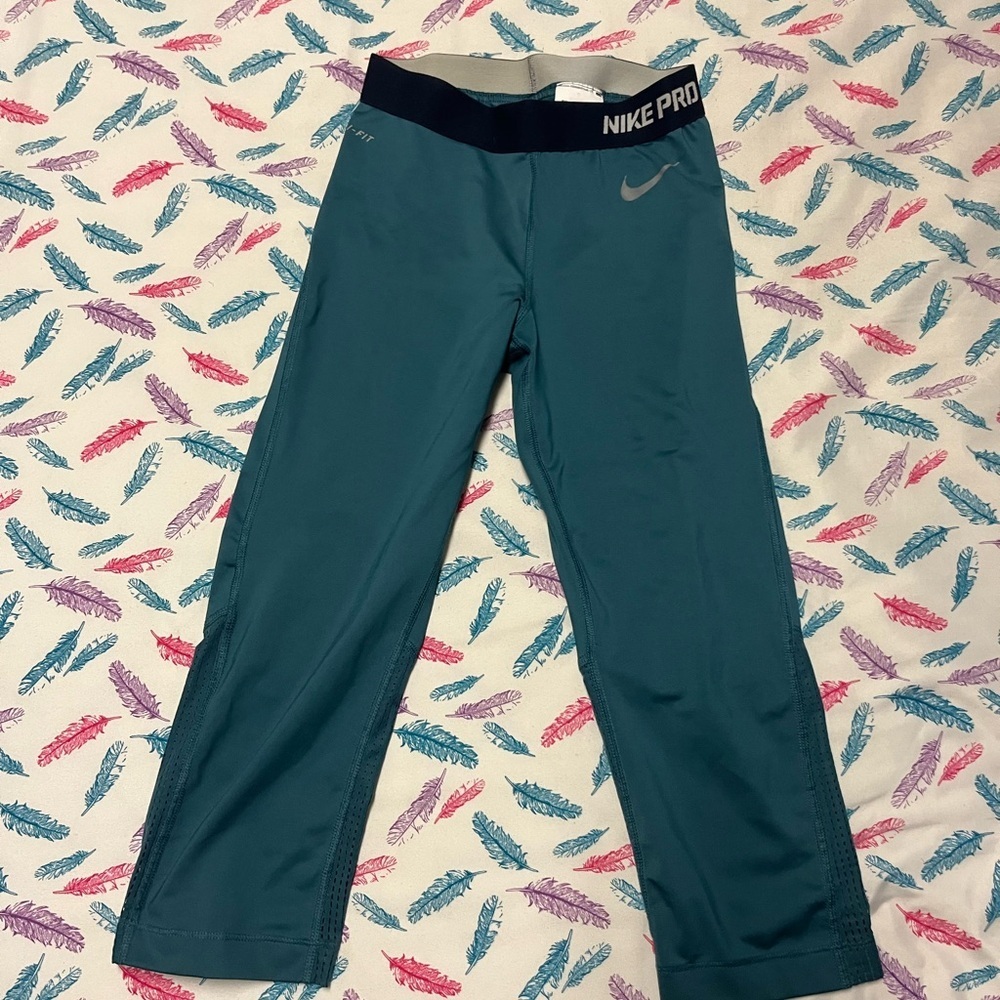 🌸Nike Pro Teal Capri Leggings